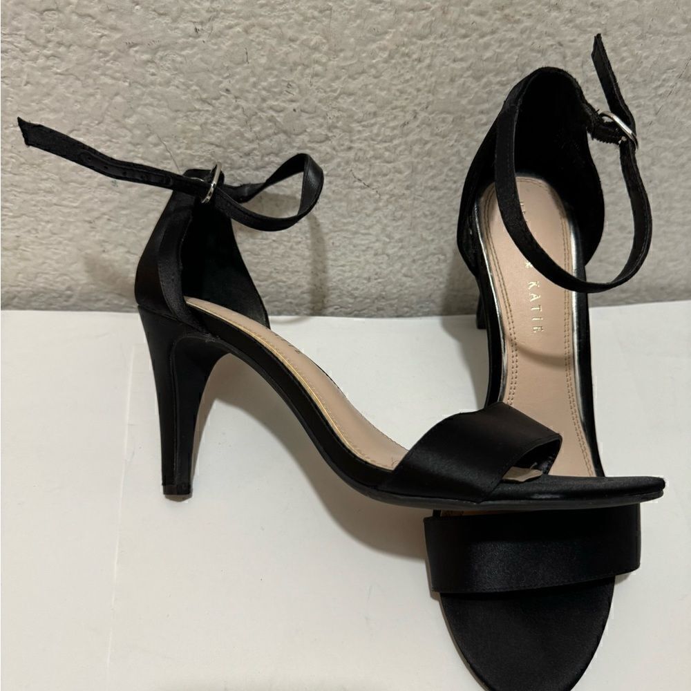 Kelly and Katie Kaini Satin Heels size 8.5 - Picture 6 of 11